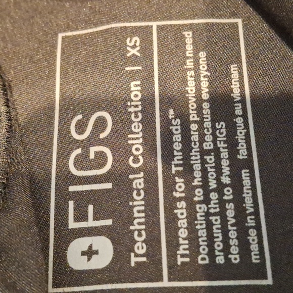 Figs Set of Black Yola High Waisted Scrub Pants & Catarina Slim Top Size XS - Picture 15 of 16